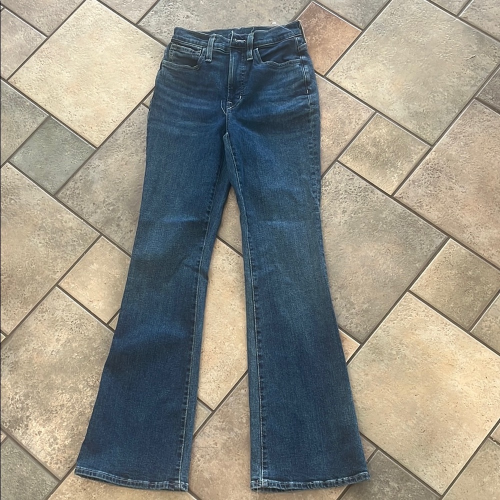 New without tags Madewell Classic Blue Halstrom Women's flare Jeans- 23